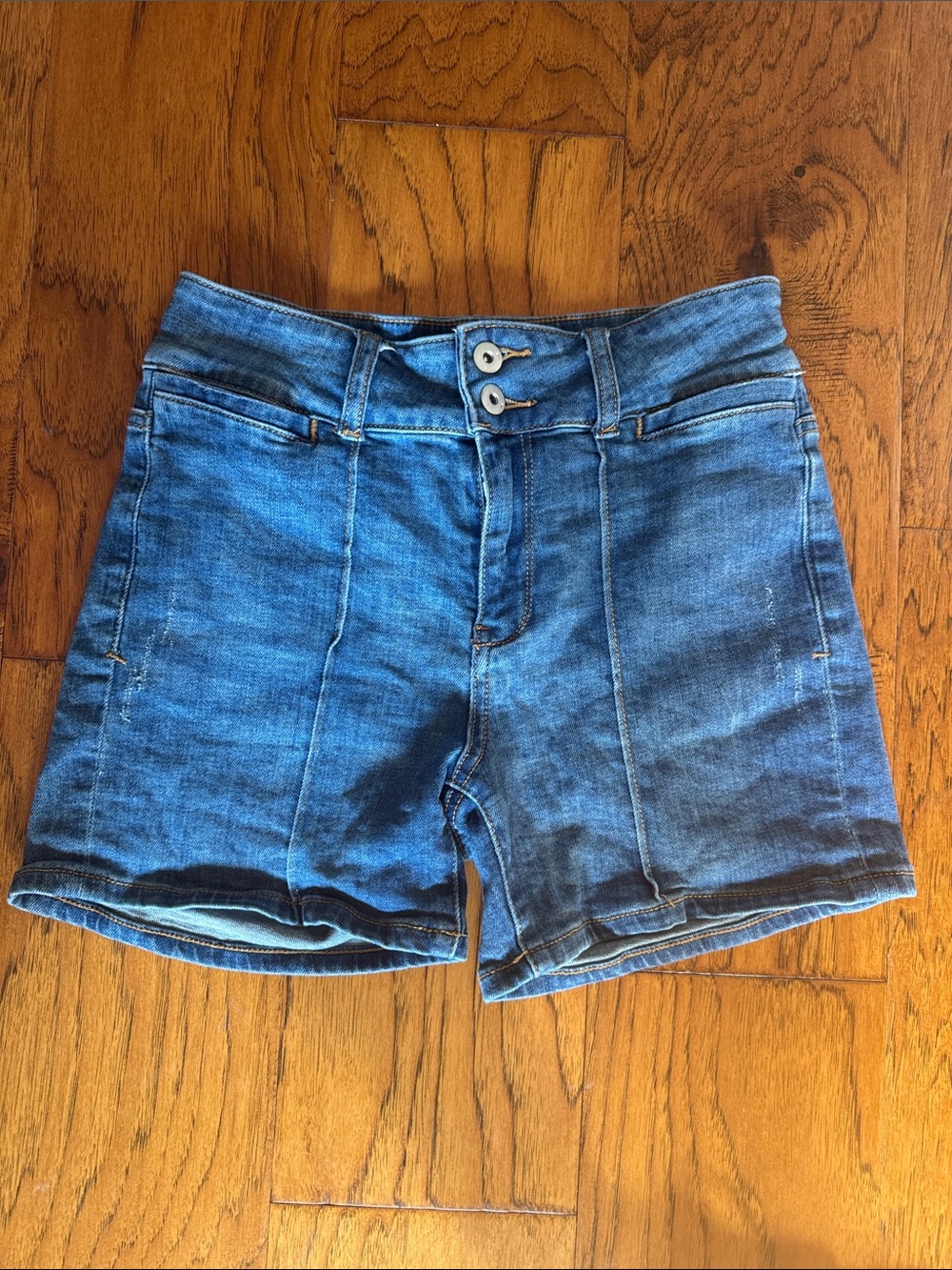 So cute! Excellent condition! Sz. 27 Pilcro denim shorts